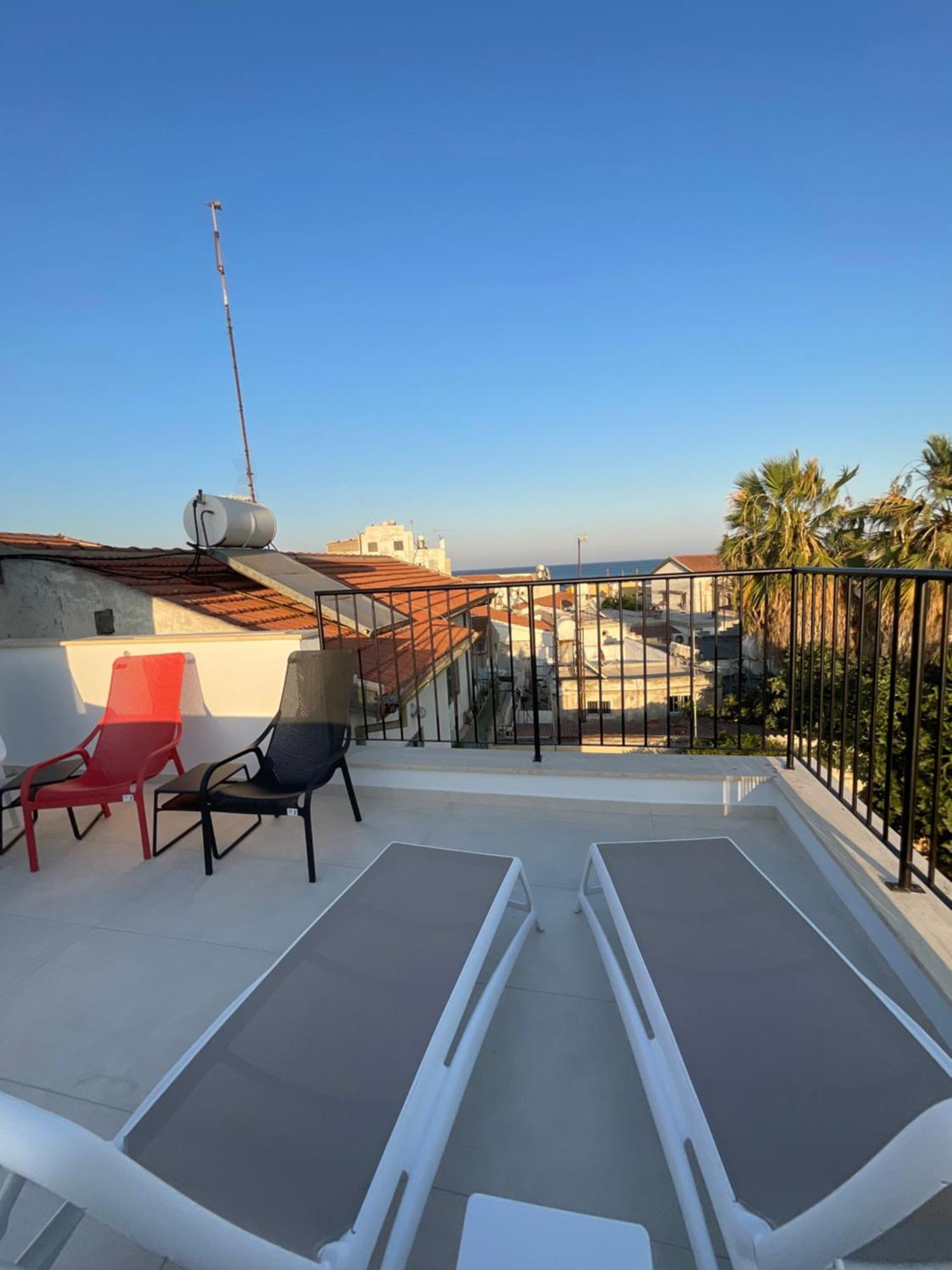 Le Voyageur By The Sea - Furnished Rooms Larnaca Dış mekan fotoğraf