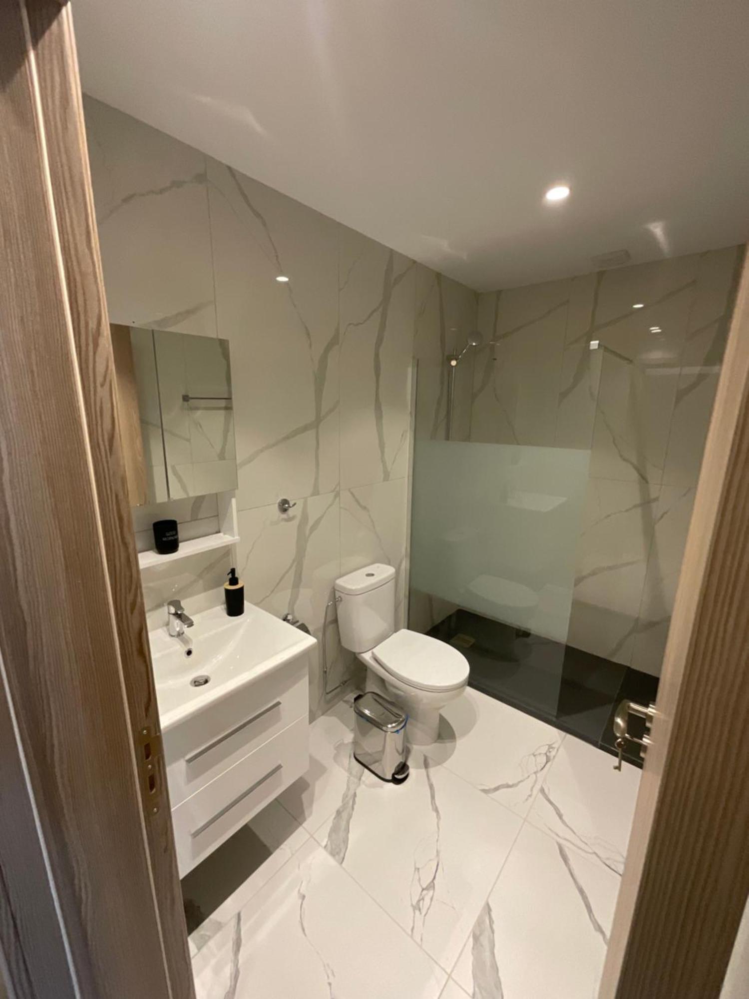 Le Voyageur By The Sea - Furnished Rooms Larnaca Dış mekan fotoğraf