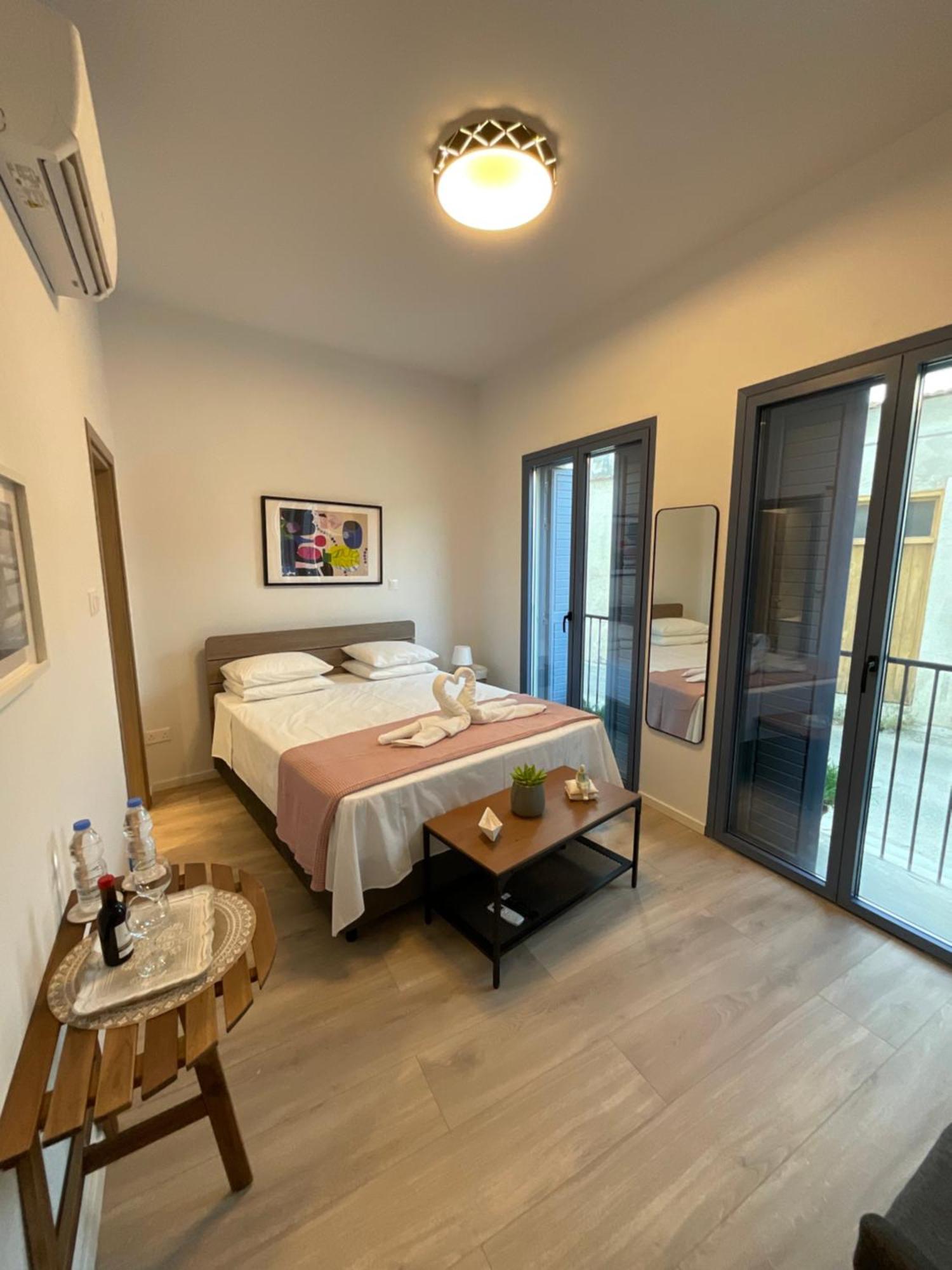 Le Voyageur By The Sea - Furnished Rooms Larnaca Dış mekan fotoğraf