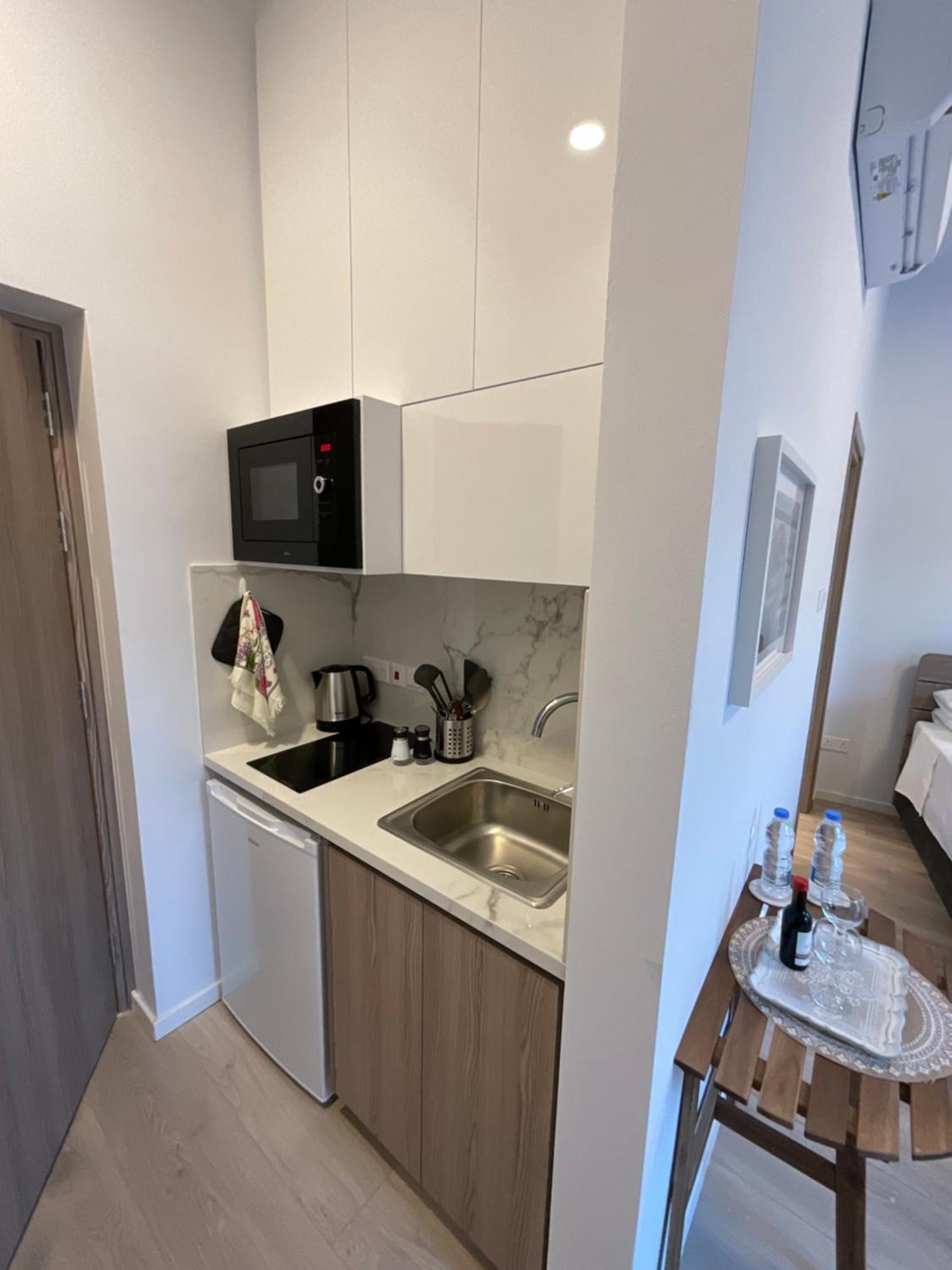 Le Voyageur By The Sea - Furnished Rooms Larnaca Dış mekan fotoğraf