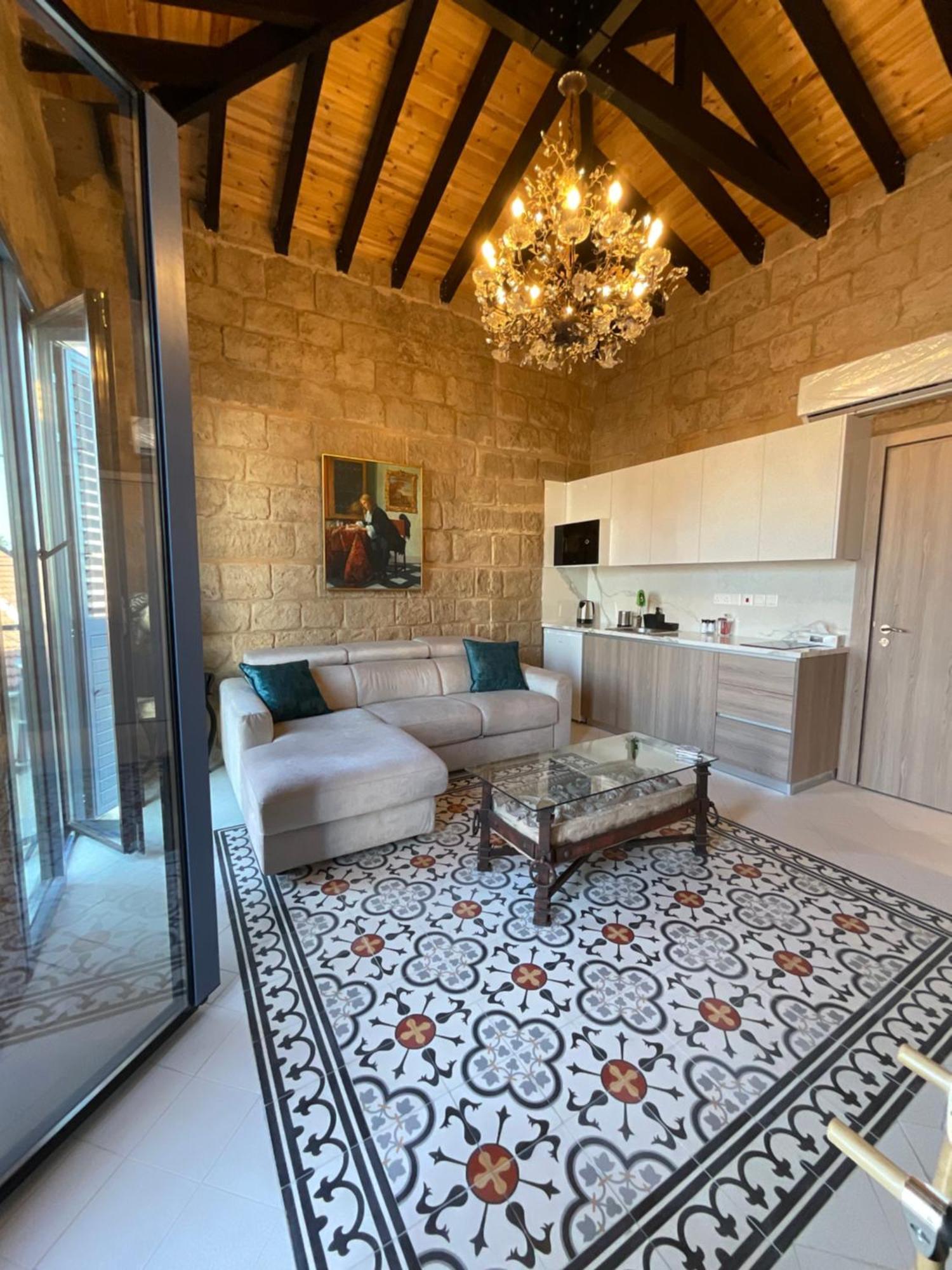Le Voyageur By The Sea - Furnished Rooms Larnaca Dış mekan fotoğraf