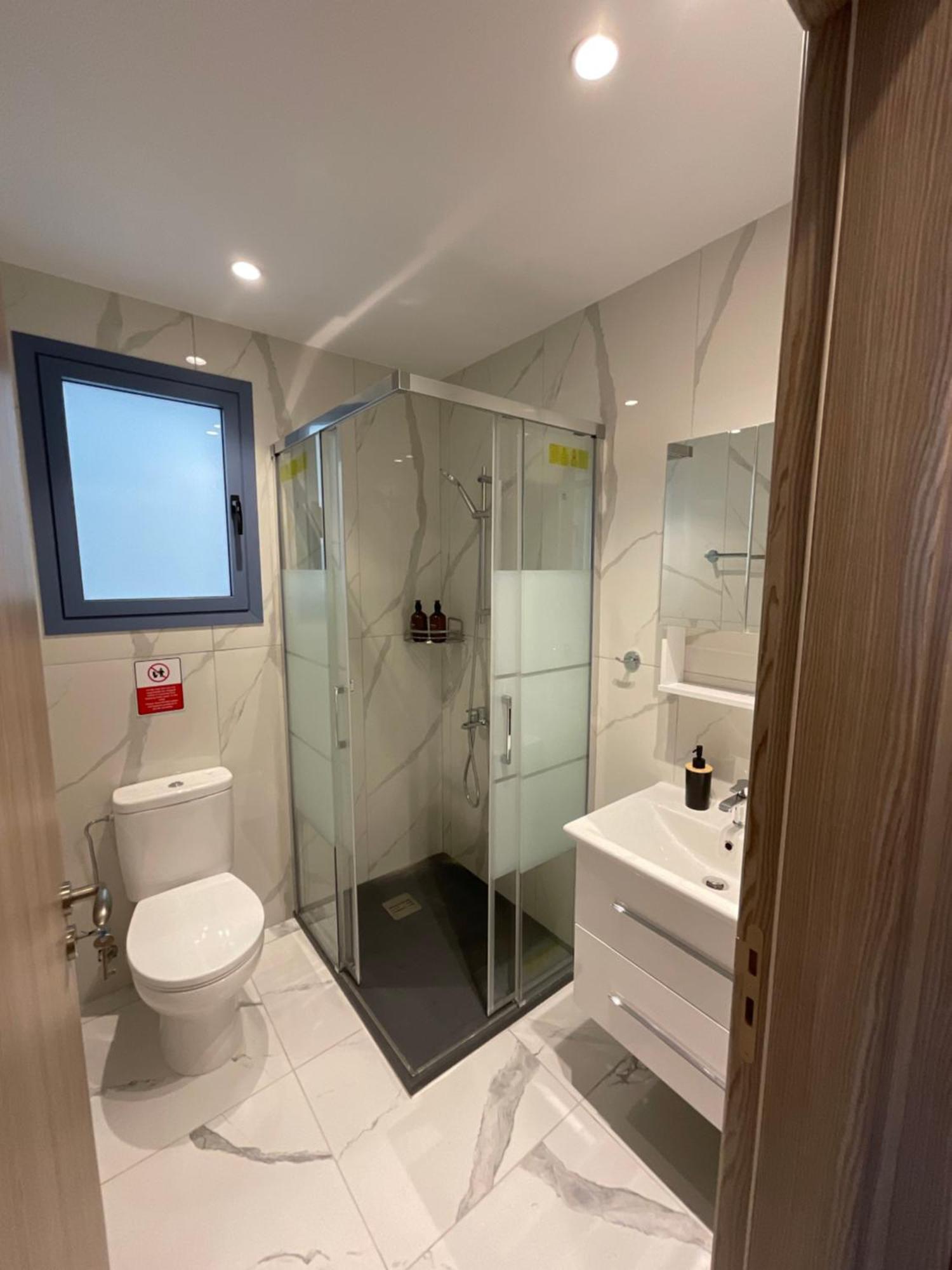 Le Voyageur By The Sea - Furnished Rooms Larnaca Dış mekan fotoğraf