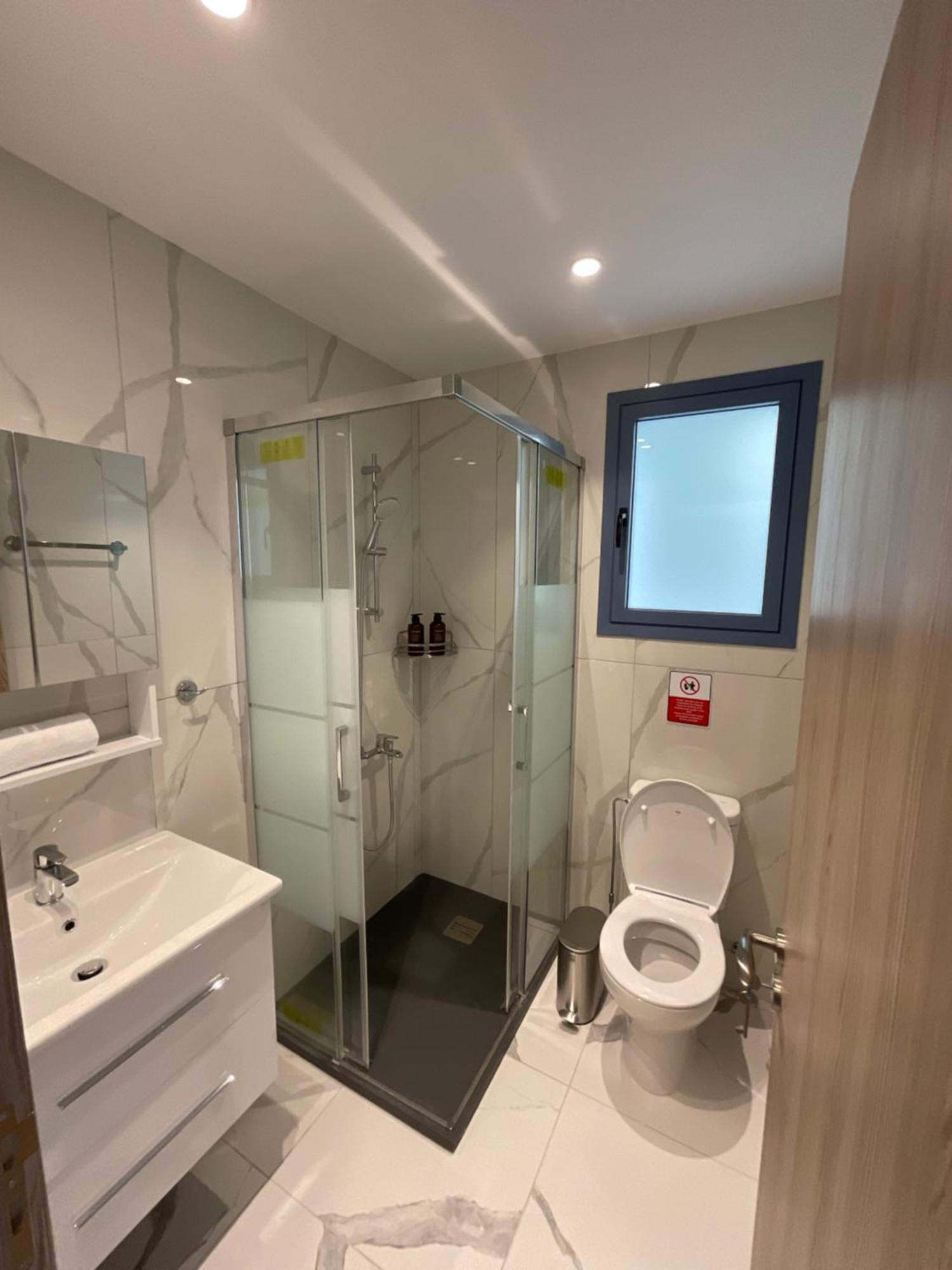 Le Voyageur By The Sea - Furnished Rooms Larnaca Dış mekan fotoğraf