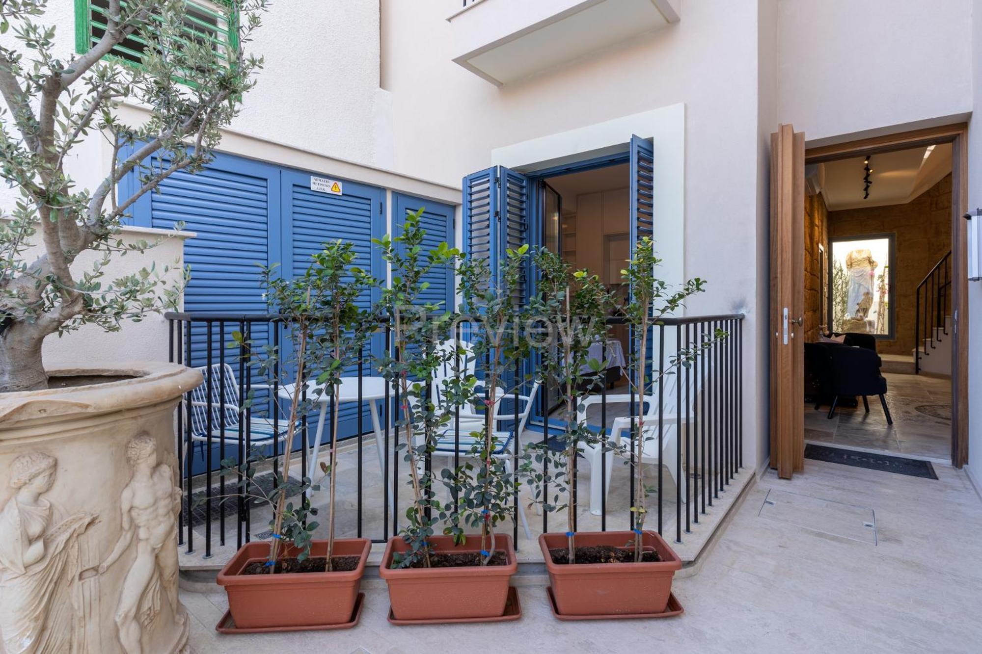 Le Voyageur By The Sea - Furnished Rooms Larnaca Dış mekan fotoğraf