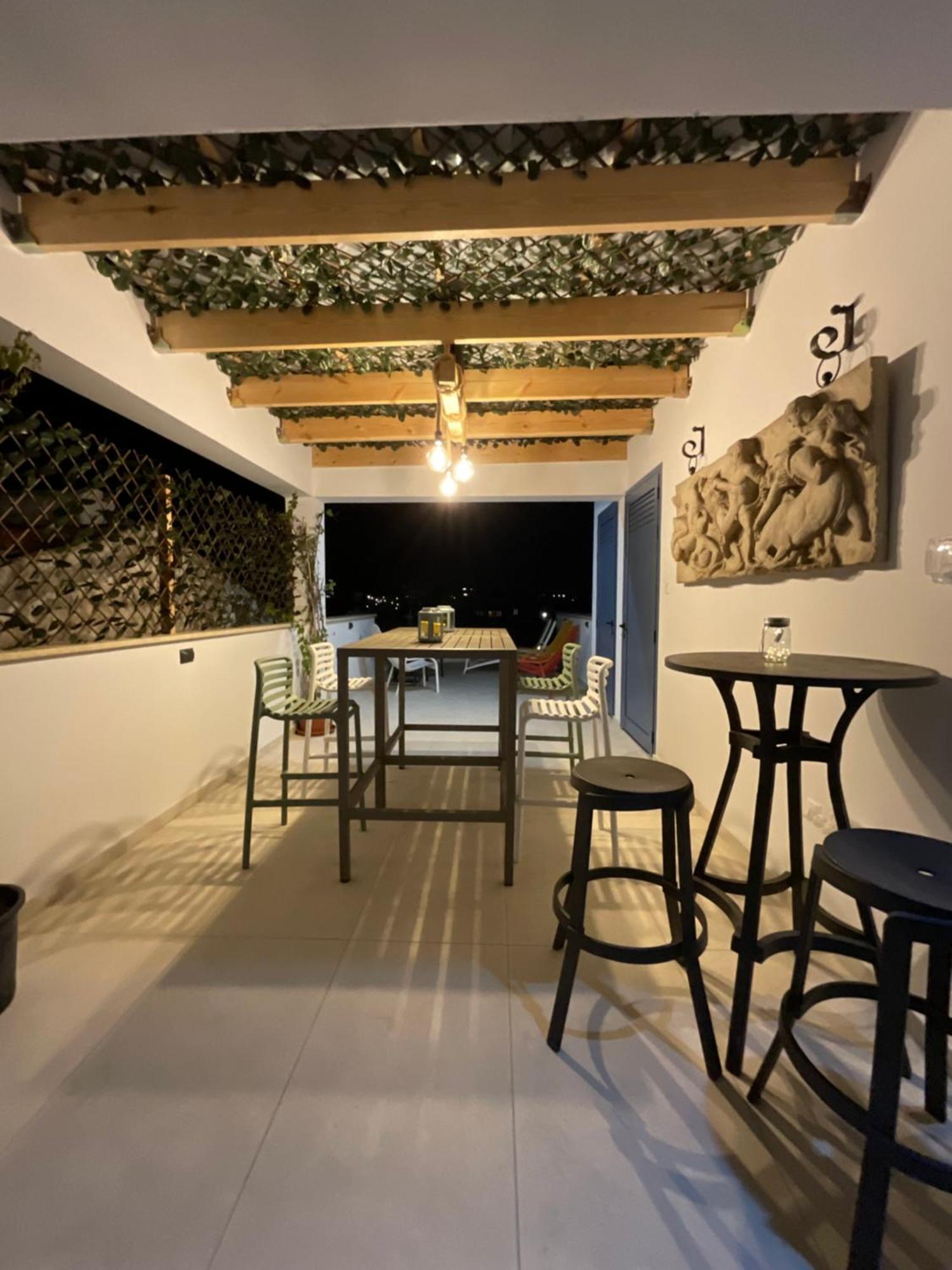 Le Voyageur By The Sea - Furnished Rooms Larnaca Dış mekan fotoğraf