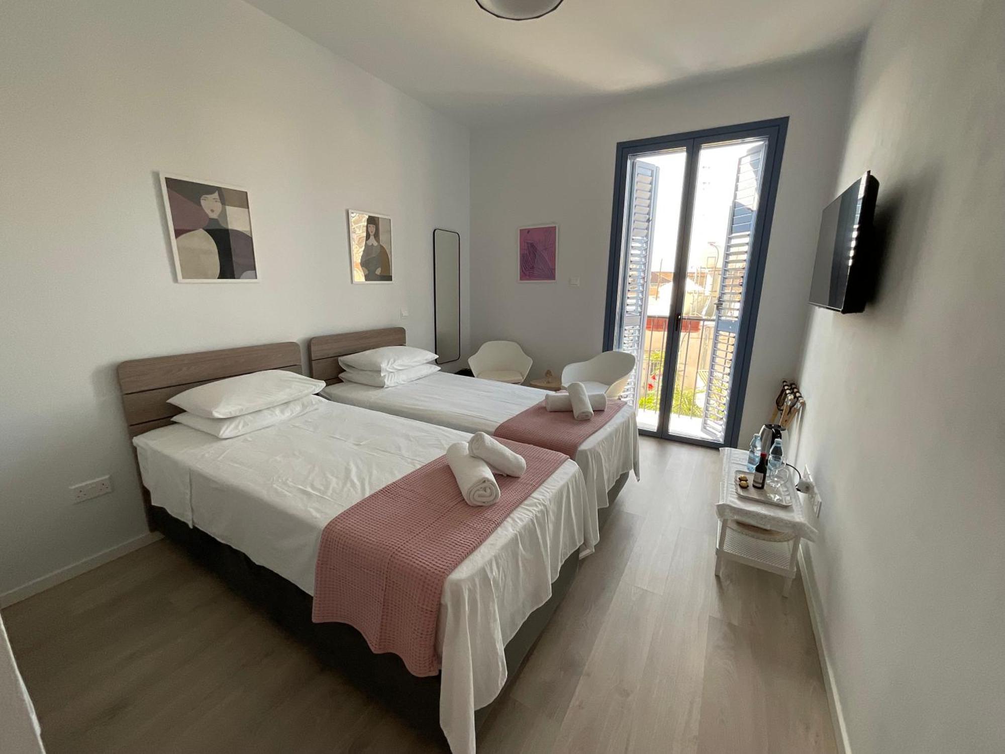 Le Voyageur By The Sea - Furnished Rooms Larnaca Dış mekan fotoğraf