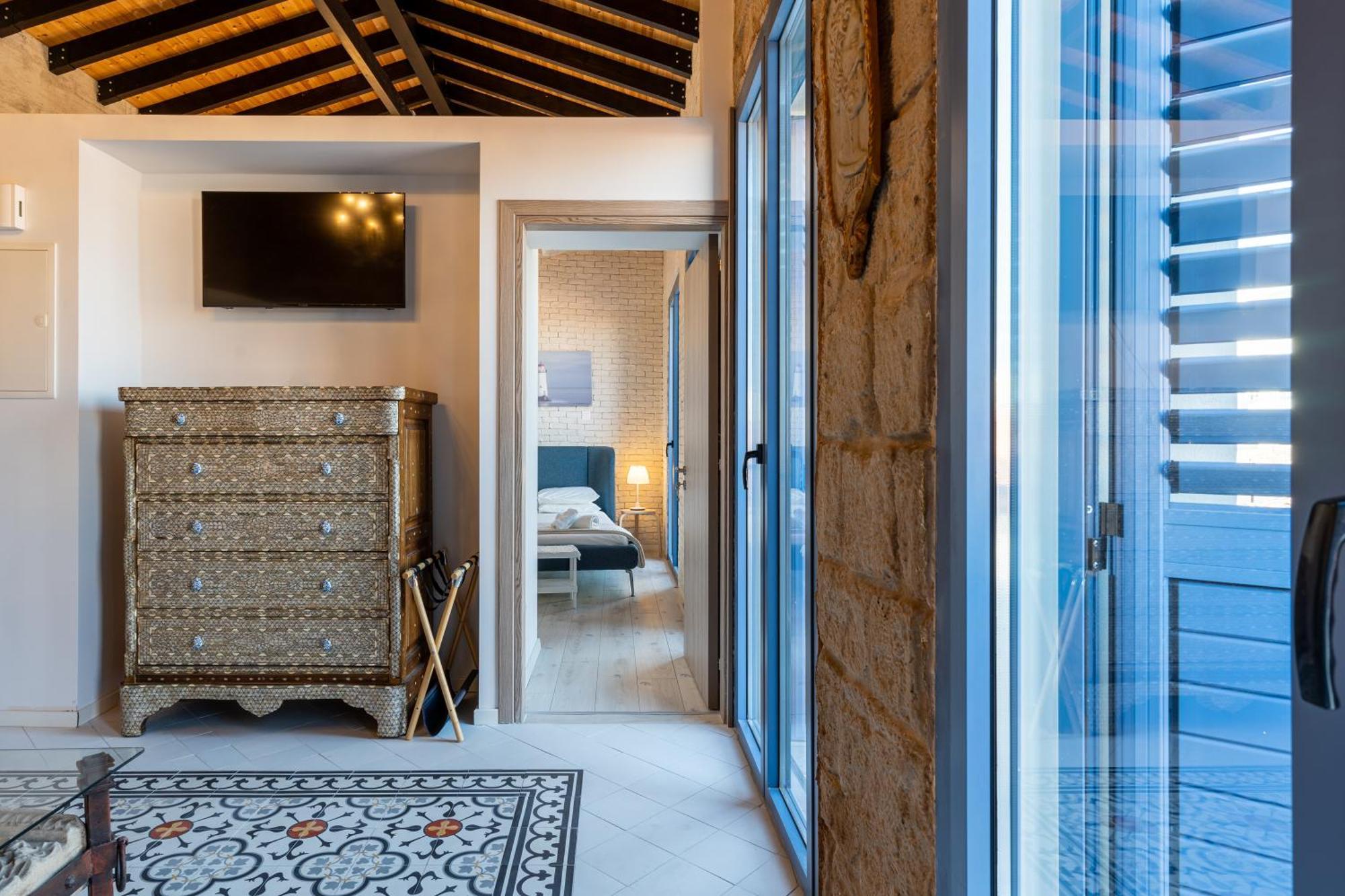 Le Voyageur By The Sea - Furnished Rooms Larnaca Dış mekan fotoğraf