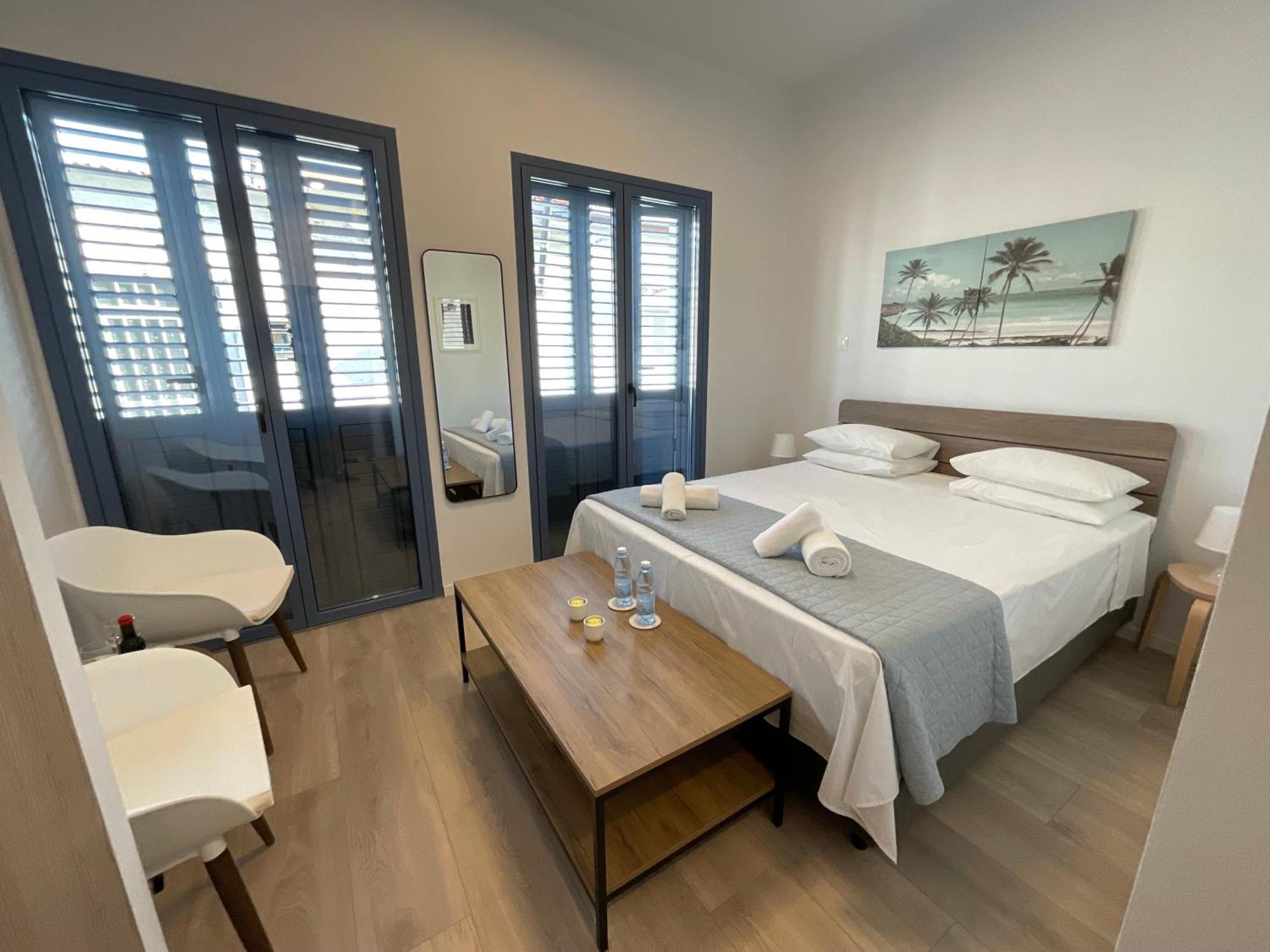 Le Voyageur By The Sea - Furnished Rooms Larnaca Dış mekan fotoğraf