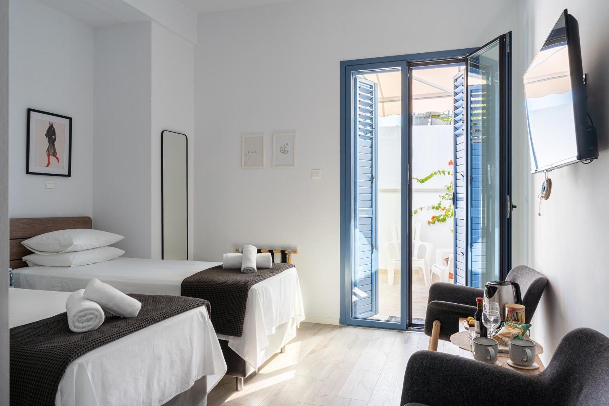 Le Voyageur By The Sea - Furnished Rooms Larnaca Dış mekan fotoğraf
