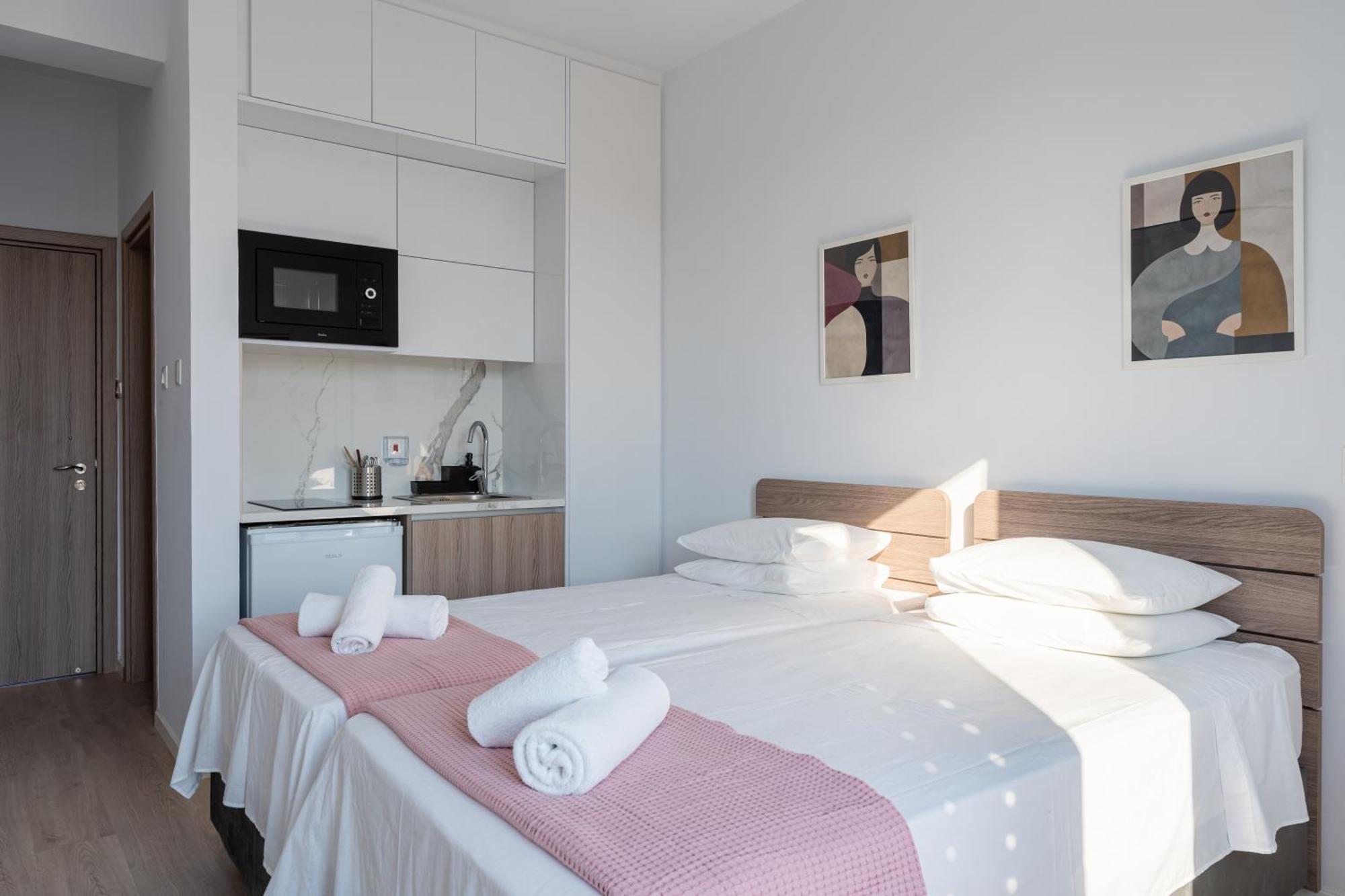 Le Voyageur By The Sea - Furnished Rooms Larnaca Dış mekan fotoğraf