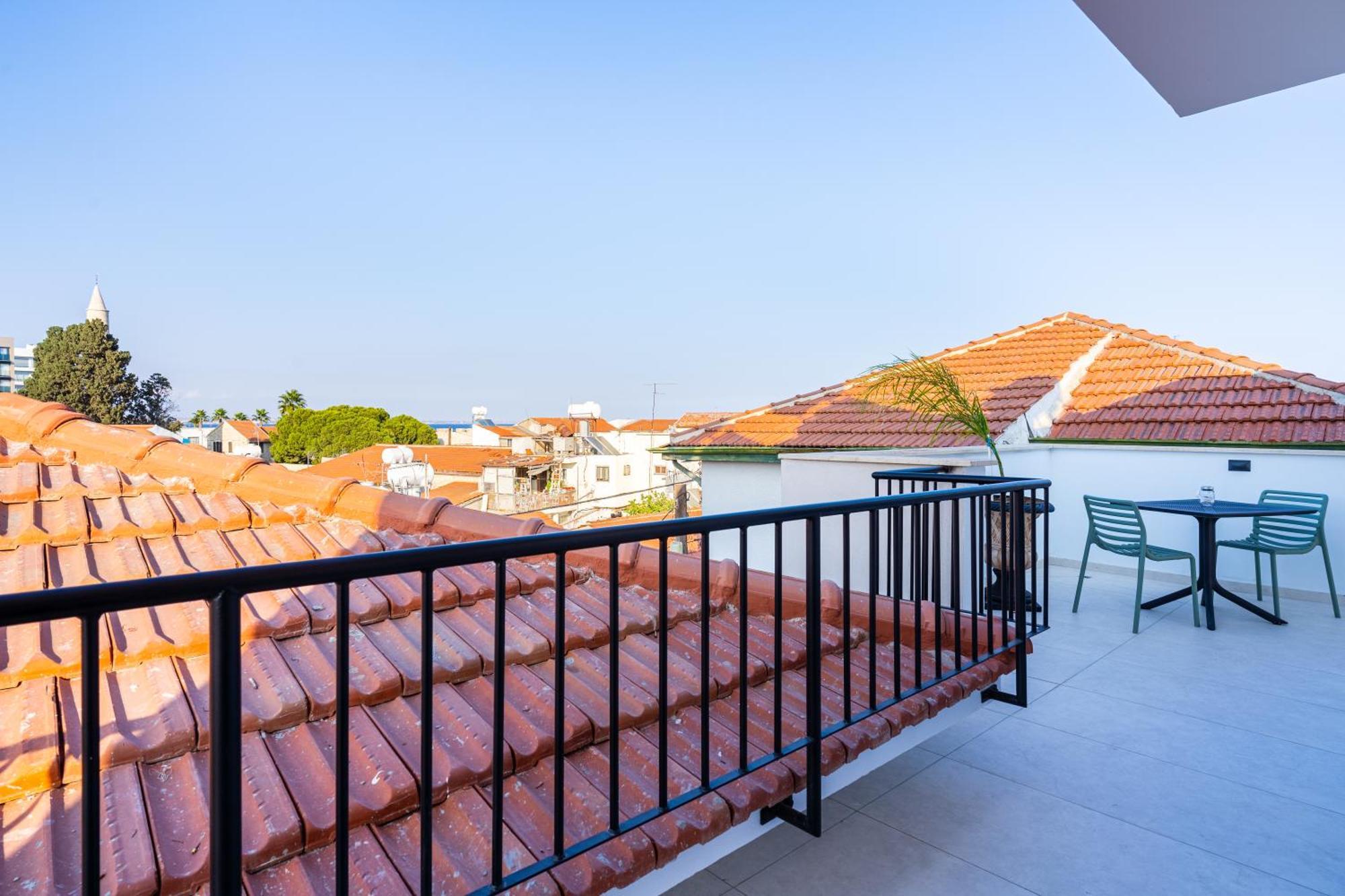 Le Voyageur By The Sea - Furnished Rooms Larnaca Dış mekan fotoğraf