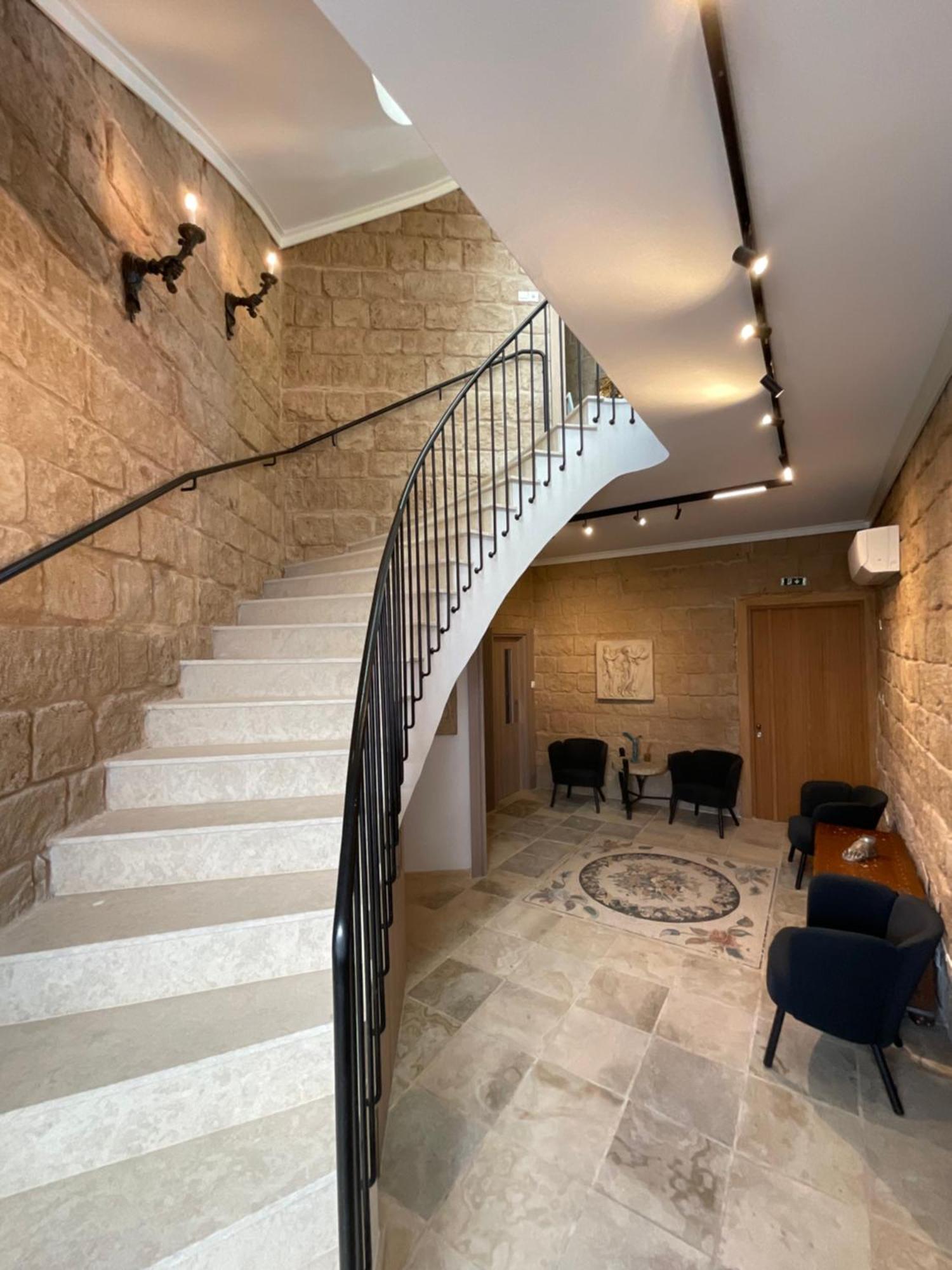 Le Voyageur By The Sea - Furnished Rooms Larnaca Dış mekan fotoğraf